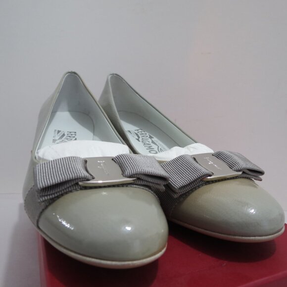 Salvatore Ferragamo Carla Cygno Patent calf Pump Gray Shoes - Picture 2 of 5